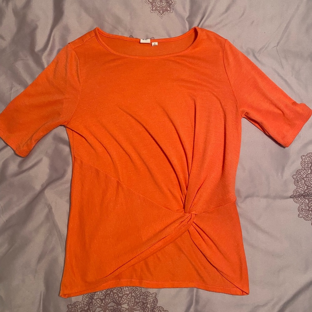 Gap twist hem tee